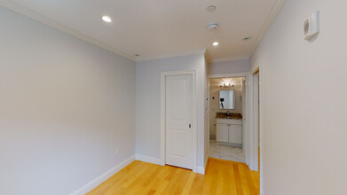 296 Beacon St, Unit 1 in Boston, MA - Building Photo - Building Photo