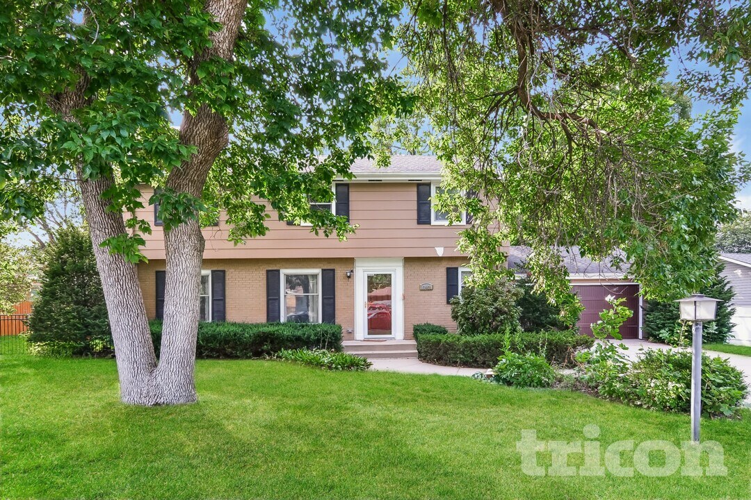 13408 Colfax Ave S in Burnsville, MN - Foto de edificio