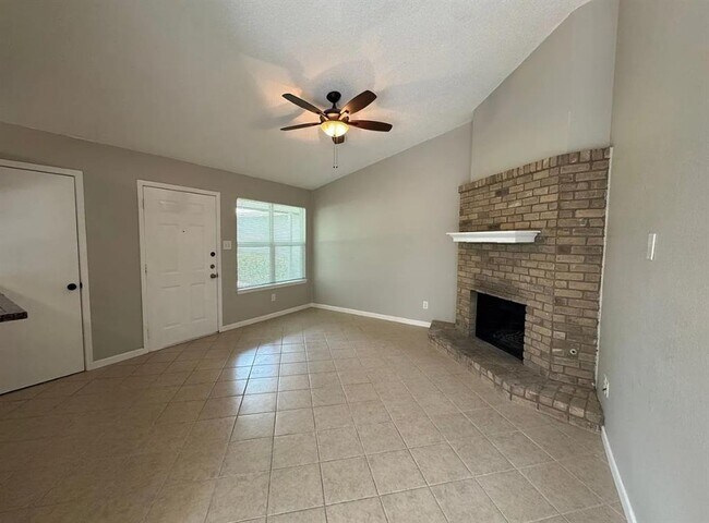 215 Greenlawn Blvd in Round Rock, TX - Building Photo - Building Photo