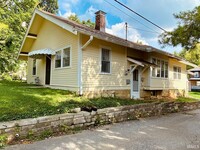 717 E 2nd St in Bloomington, IN - Foto de edificio - Building Photo