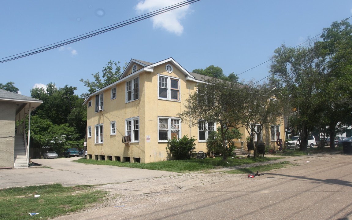 Walk to LSU. Louisiana Terrace (37 units) in Baton Rouge, LA - Foto de edificio