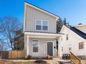 384 Whitethorne Ave in Columbus, OH - Building Photo - Building Photo