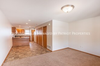 827 Hawkeye Dr in Dubuque, IA - Building Photo - Building Photo