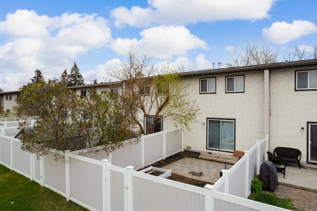 9919 Bonaventure Dr SE in Calgary, AB - Building Photo - Building Photo