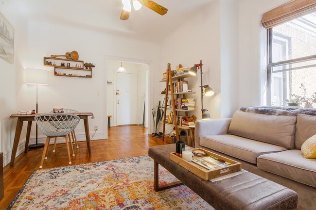 135 W 16th St in New York, NY - Building Photo - Building Photo