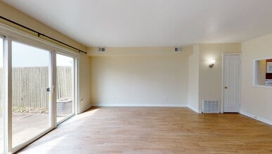 Carriage Hill Townhomes in Erie, PA - Building Photo - Building Photo