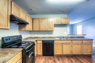 10602 Pine Landing Dr in Houston, TX - Building Photo - Building Photo
