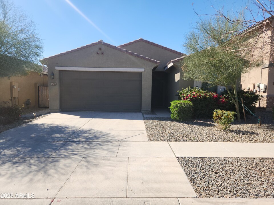 4208 S 68th Dr in Phoenix, AZ - Building Photo