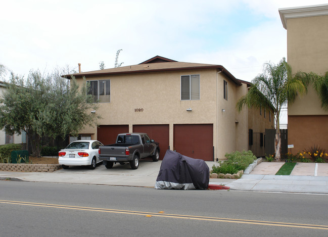 1020 Robinson Ave in San Diego, CA - Foto de edificio - Building Photo