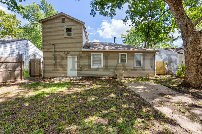 1151 S Waverly St in Wichita, KS - Building Photo - Building Photo