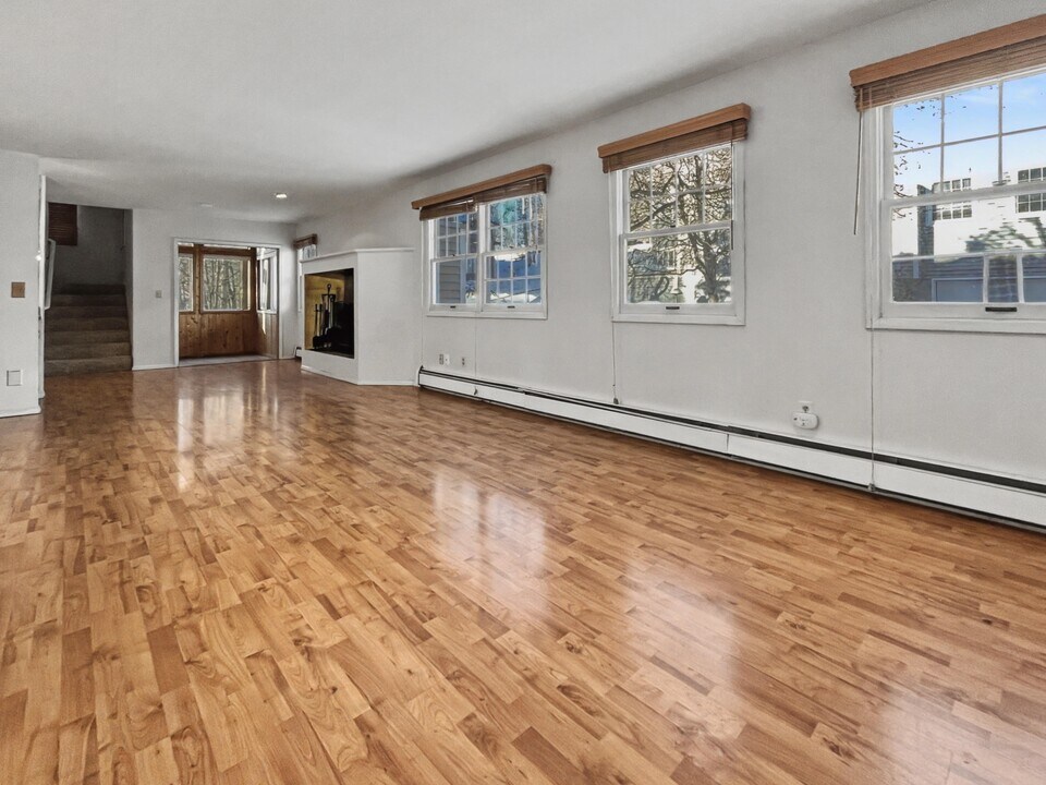 3601 Raspberry Rd in Anchorage, AK - Building Photo