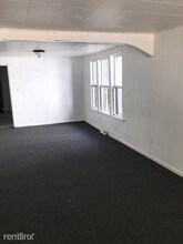 933 W Southern Ave-Unit -Apt 1 in Muskegon, MI - Building Photo - Building Photo