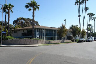 Tradewinds Apartments in Ventura, CA - Building Photo - Building Photo