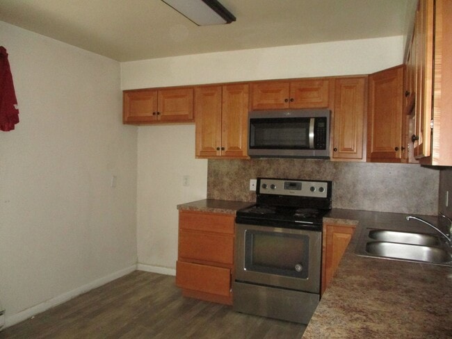 219 Old Forge Dr in Bath, PA - Building Photo - Building Photo