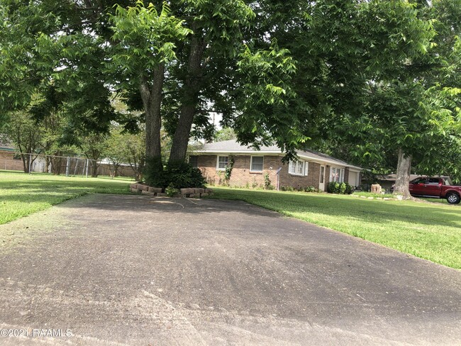 1118 Mary Ann St in Opelousas, LA - Foto de edificio - Building Photo