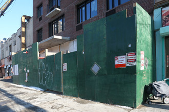 2713 21st St in Long Island City, NY - Building Photo - Building Photo