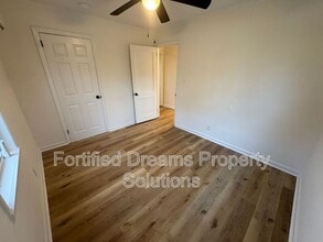 1702 J Ave in Greensboro, NC - Foto de edificio - Building Photo