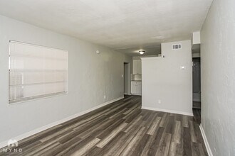 1826 45th St S in St. Petersburg, FL - Foto de edificio - Building Photo