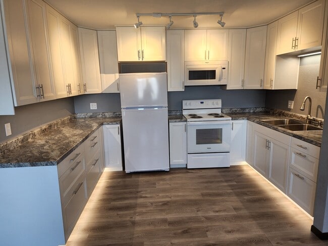 property at 910 E 2nd St