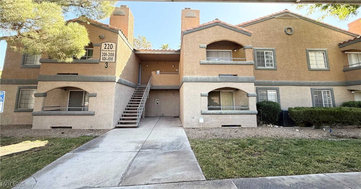 220 Mission Newport Ln in Las Vegas, NV - Building Photo