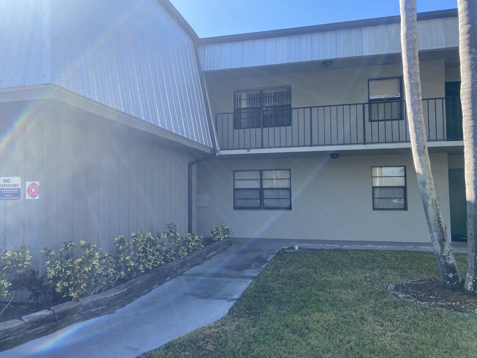 2517 S 17th St in Fort Pierce, FL - Building Photo