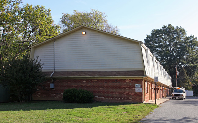 Harbor Lights Apartments in Richmond, VA - Building Photo - Building Photo