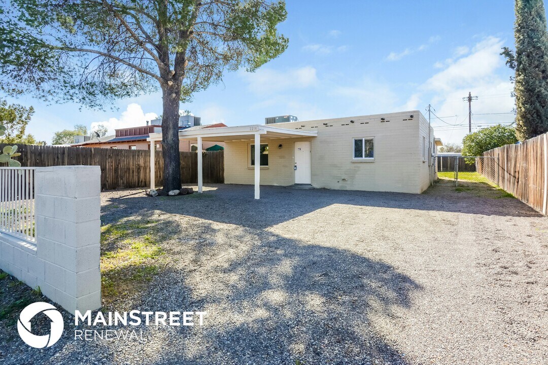 2214 E Eastland St in Tucson, AZ - Building Photo
