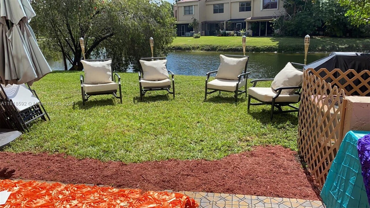 3926 Estepona Ave in Doral, FL - Building Photo