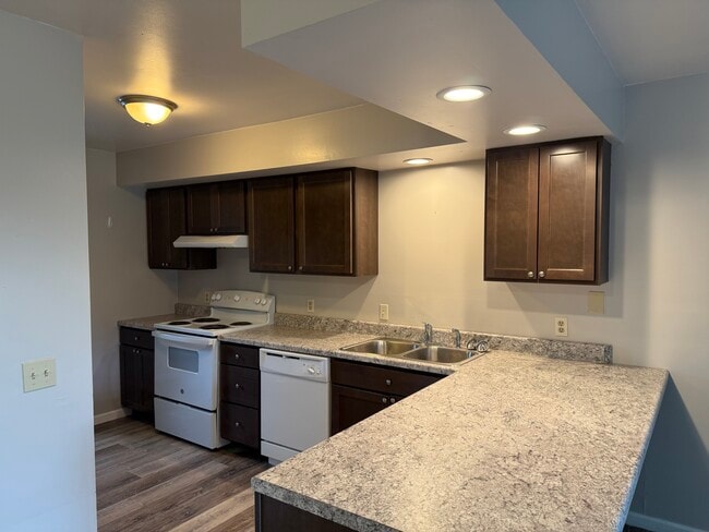 property at 1040 S Lincoln Rd