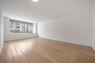 250 King St, Unit 506 in San Francisco, CA - Building Photo - Building Photo