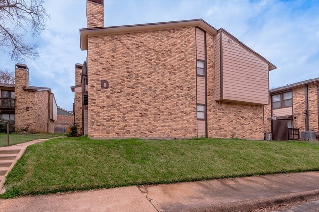 property at 2521 Crosstimbers Dr