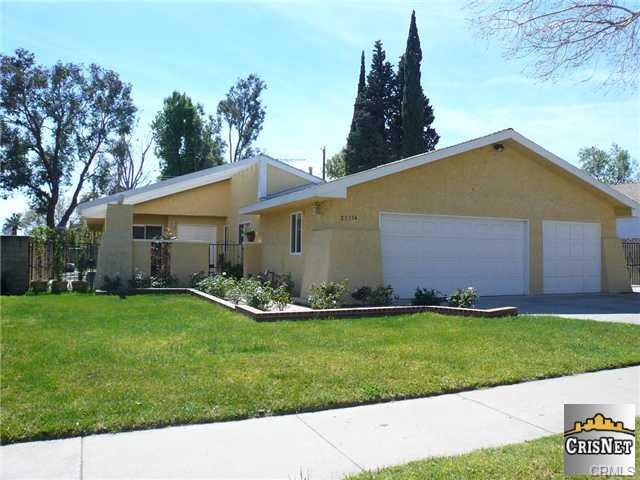 21114 Lemarsh St in Los Angeles, CA - Building Photo