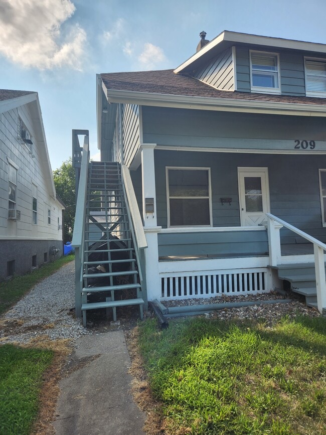209 N Adams St in Mount Pleasant, IA - Building Photo - Building Photo