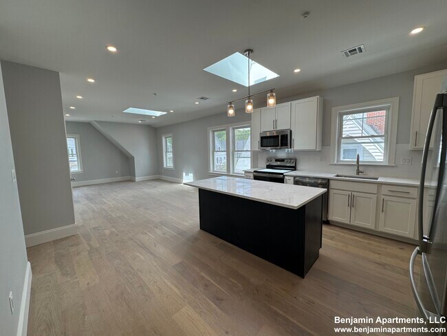 63 Fairbanks St, Unit 3 in Boston, MA - Building Photo - Building Photo