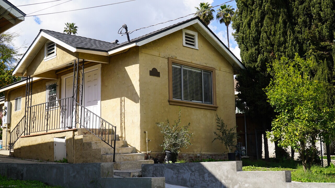 3519 Chadwick Dr in Los Angeles, CA - Building Photo
