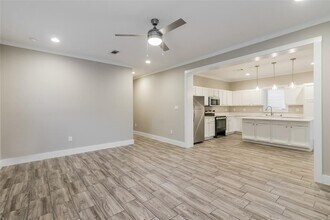 8219 Crestview Dr in Houston, TX - Building Photo - Building Photo