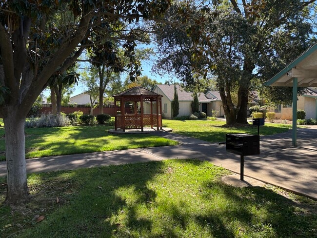 Valley Oak Apartments