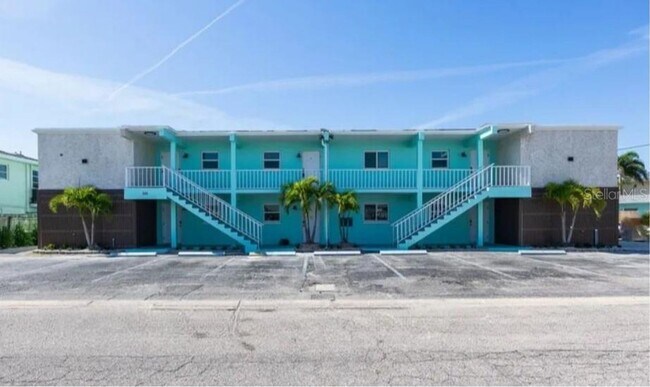 500 129th Ave E in Madeira Beach, FL - Building Photo - Building Photo