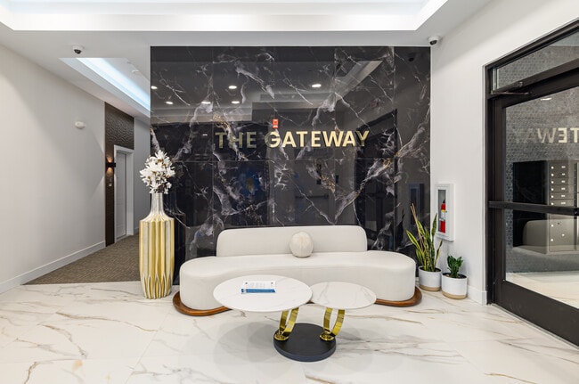The Gateway @ Dunellen in Dunellen, NJ - Foto de edificio - Interior Photo
