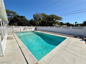 2990 10th St N in Naples, FL - Building Photo