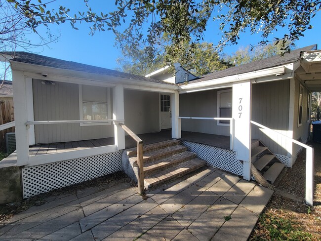 property at 707 Johnson Ln