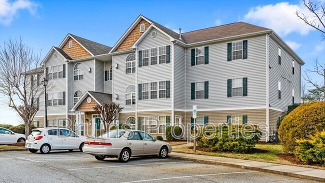 6113 Hedgecock Cir in High Point, NC - Building Photo - Building Photo