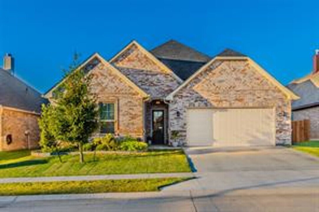 205 Windy Glen Dr in Decatur, TX - Building Photo