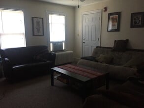 883 Farmington Ave in West Hartford, CT - Building Photo - Building Photo