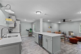 66 Girard Ave in Newport, RI - Building Photo