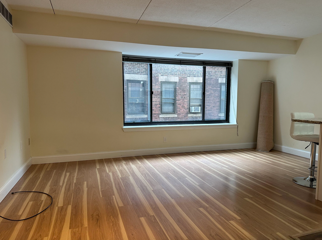 1247 Beacon St, Unit 3 in Brookline, MA - Building Photo - Building Photo