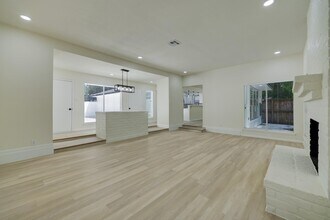 5519 Sheraton Oaks Dr in Houston, TX - Foto de edificio - Building Photo