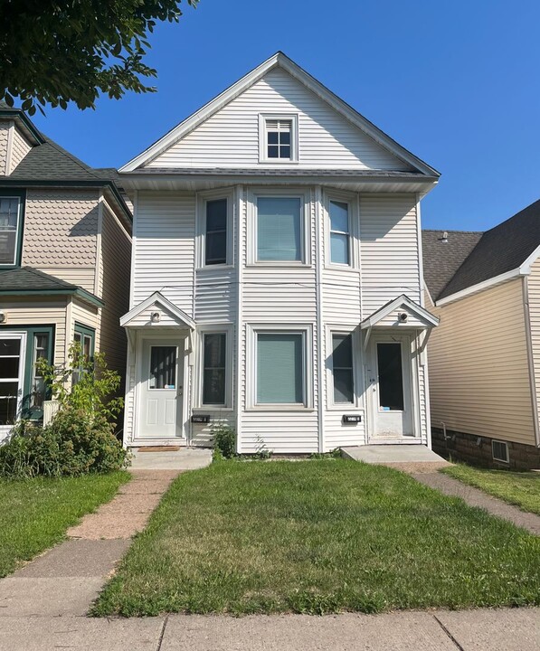 2214 W 3rd St in Duluth, MN - Building Photo