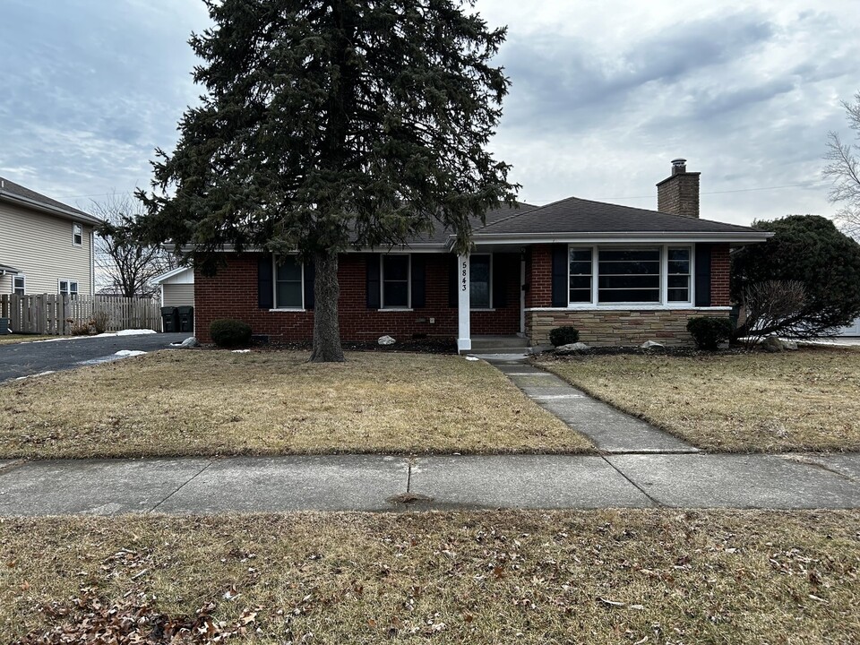 5843 109th Pl in Chicago Ridge, IL - Building Photo