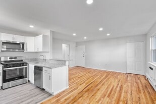 Matawan Court Apartments in Matawan, NJ - Building Photo